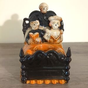 NWT Yankee Candle Boney Bunch 2010 Couple in Bed Tea Light Holder Mark Cook